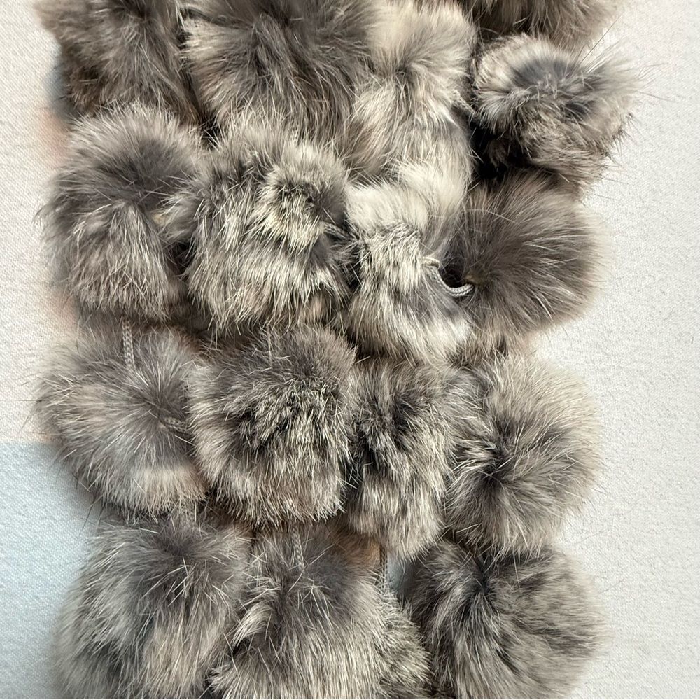 Genuine Rabbit Fur Pom Pom Scarf Silver Gray Frost Mobwife Old Hollywood Glam - Picture 4 of 10